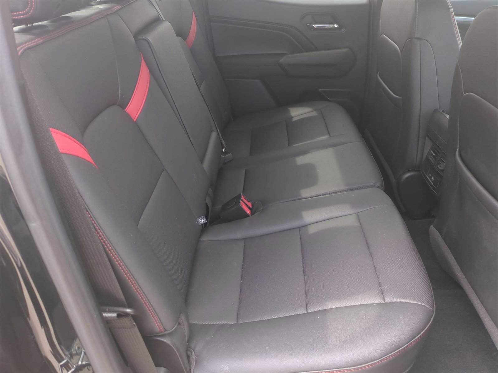 Thumbnail: 2023 Chevrolet Colorado - 21