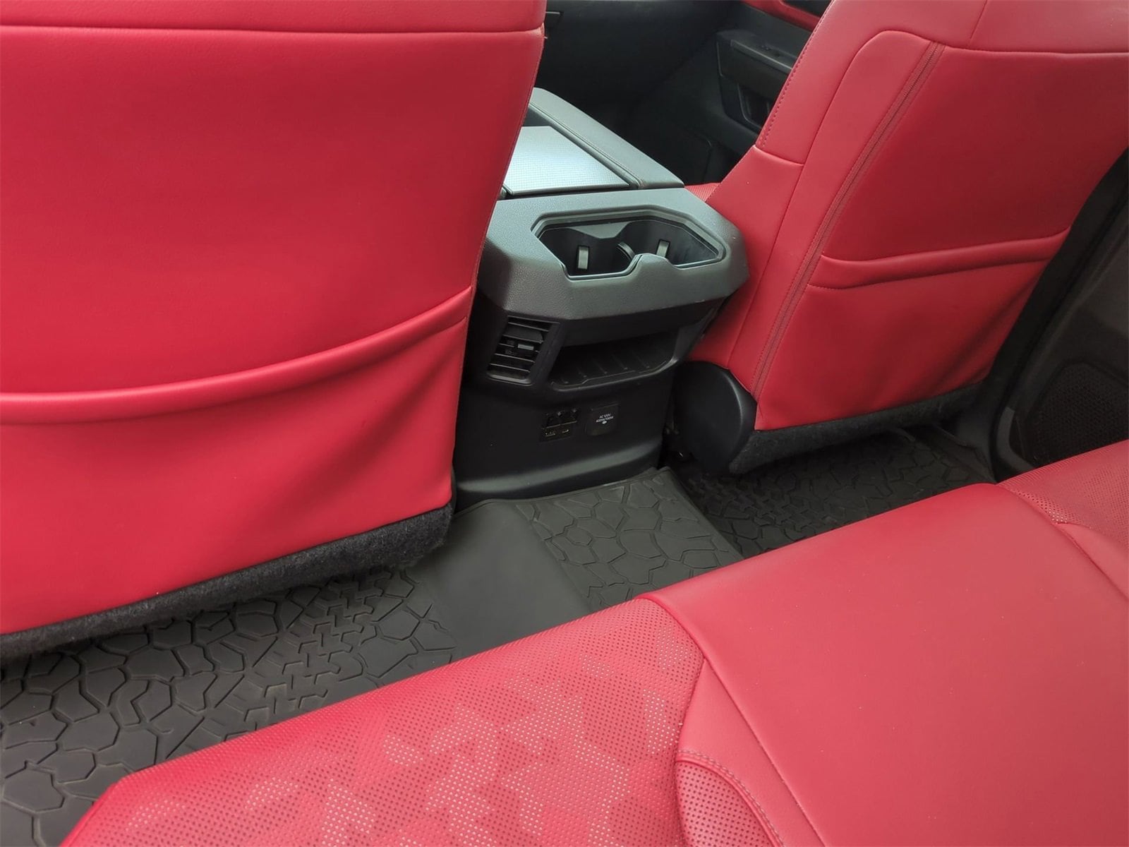 Thumbnail: 2022 Toyota Tundra - 18