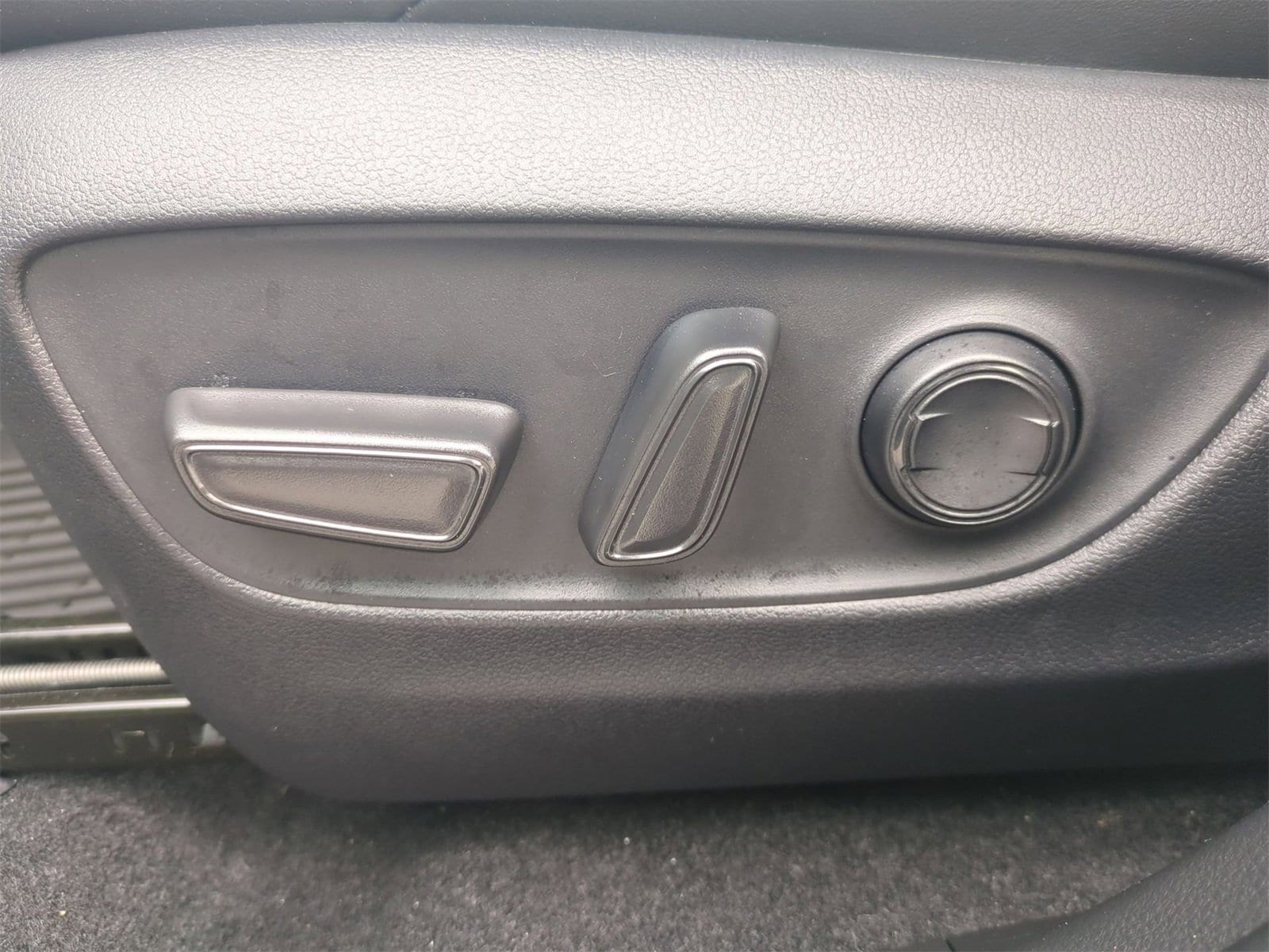 Thumbnail: 2025 Toyota RAV4 - 17