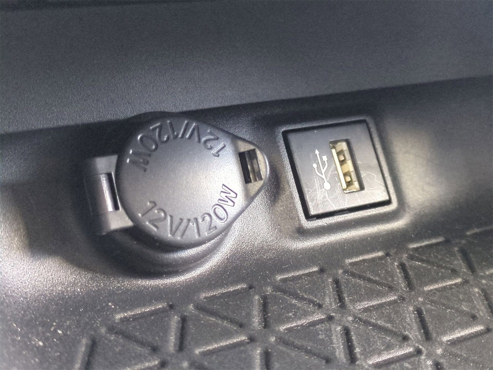 Thumbnail: 2023 Toyota RAV4 - 31