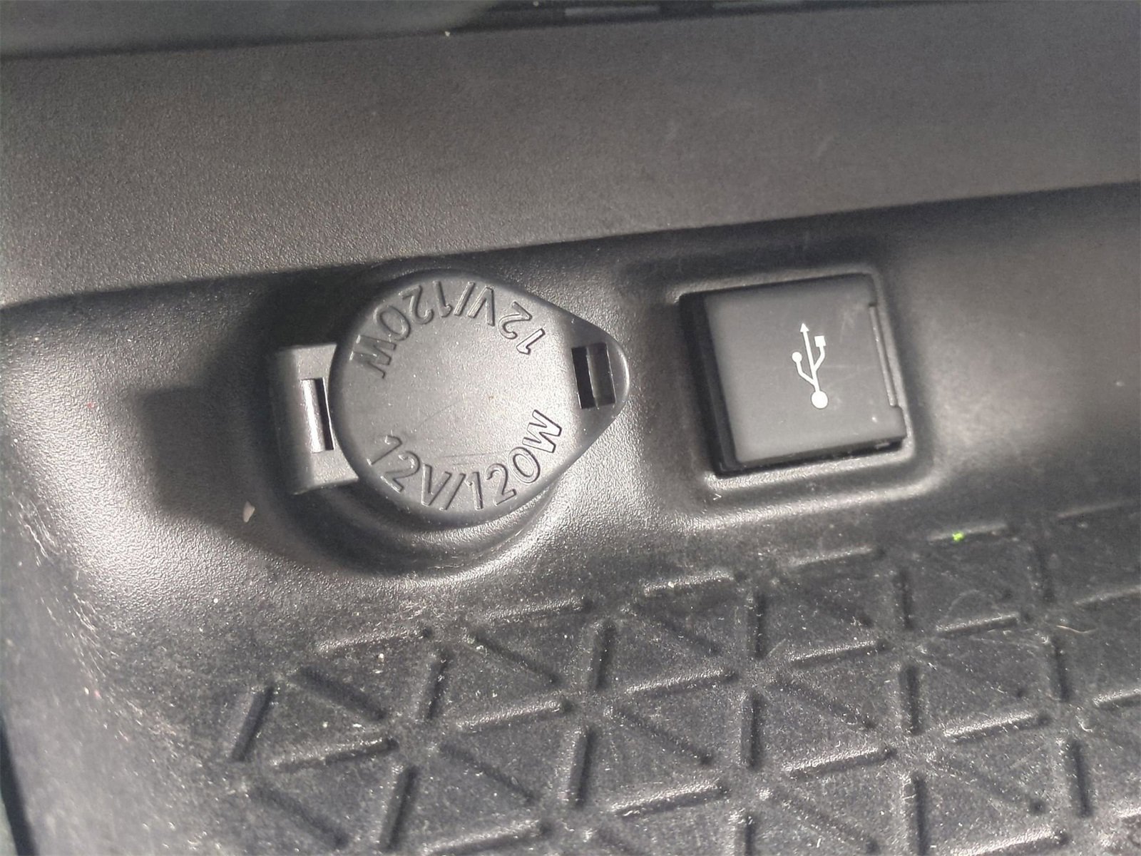 Thumbnail: 2022 Toyota RAV4 - 31