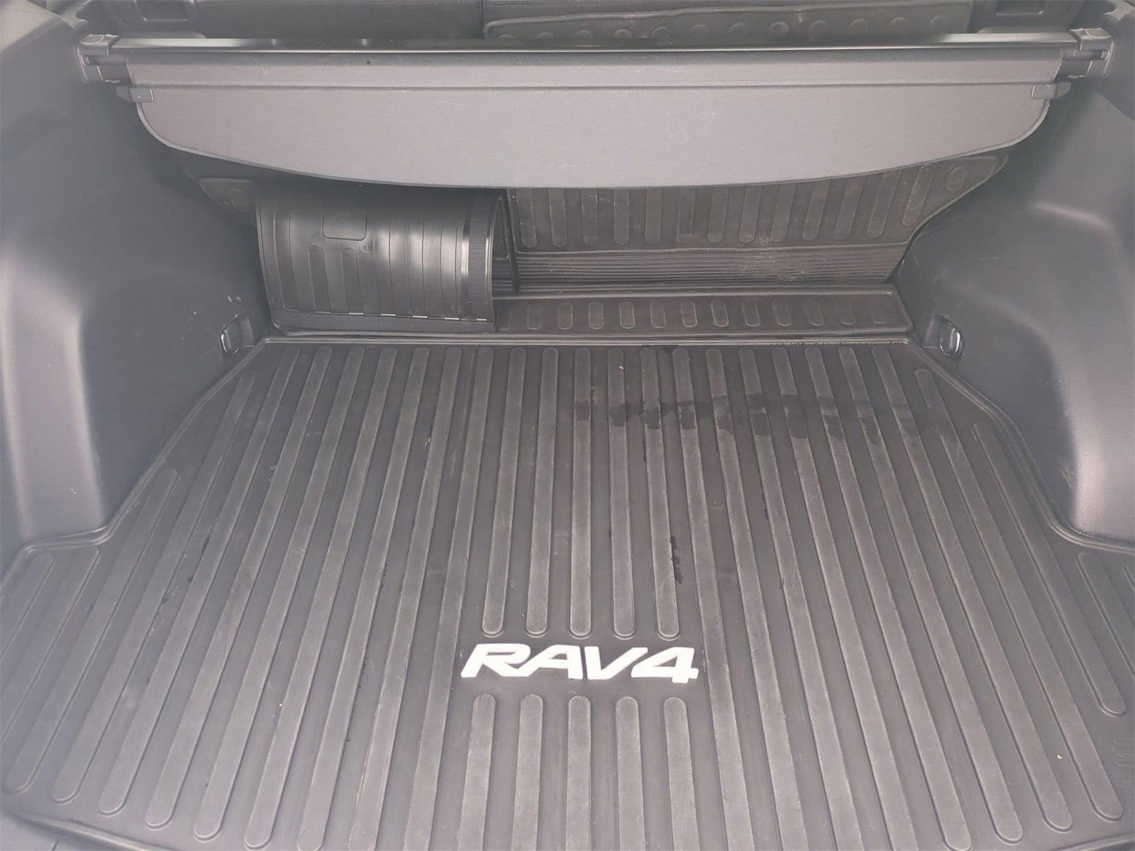 Thumbnail: 2023 Toyota RAV4 - 32