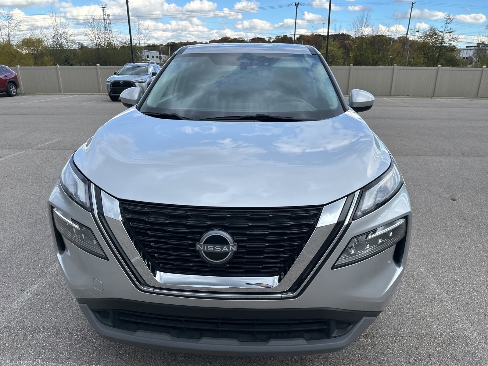 2023 Nissan Rogue SV photo 2