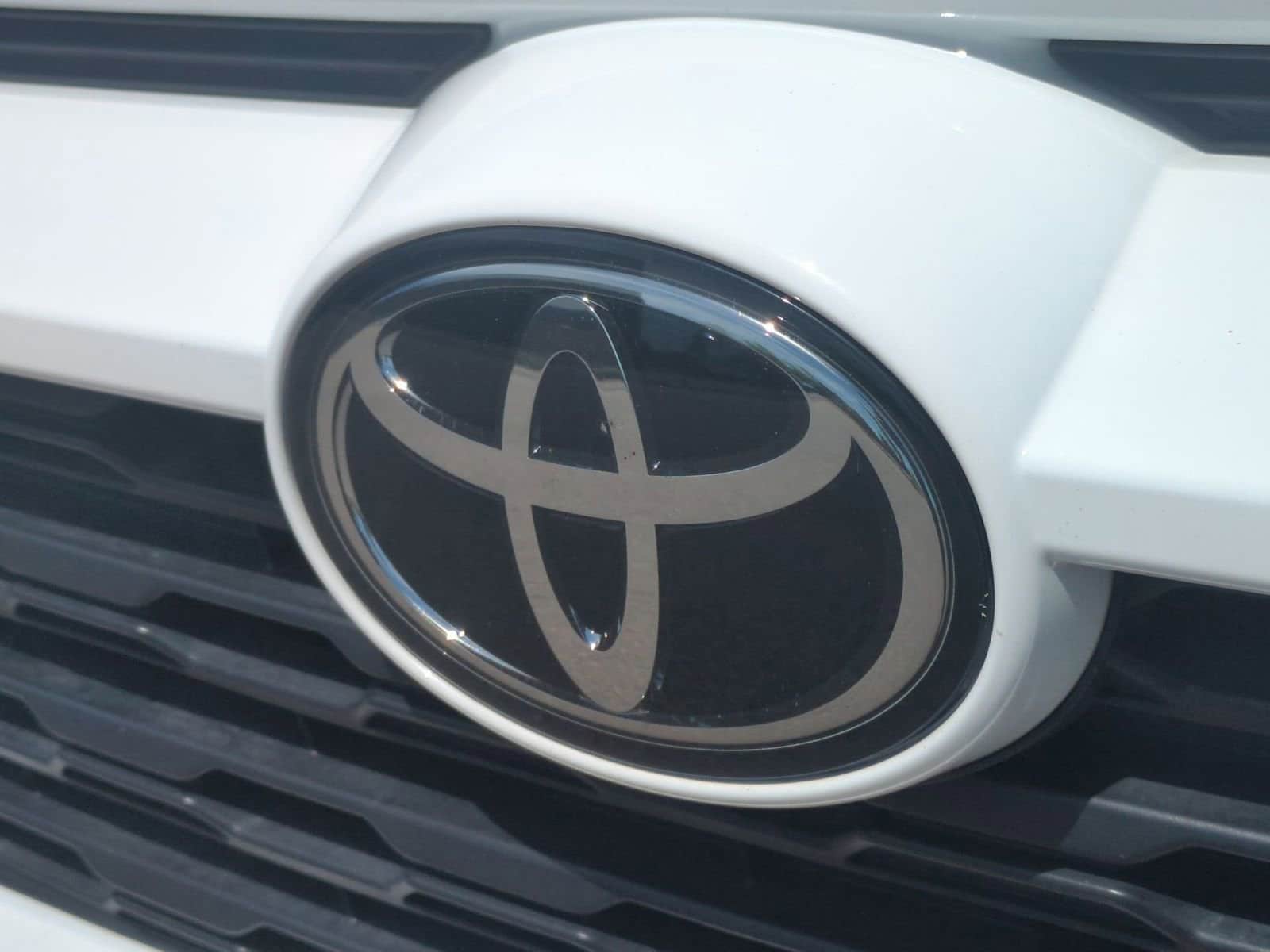 Thumbnail: 2022 Toyota RAV4 - 12
