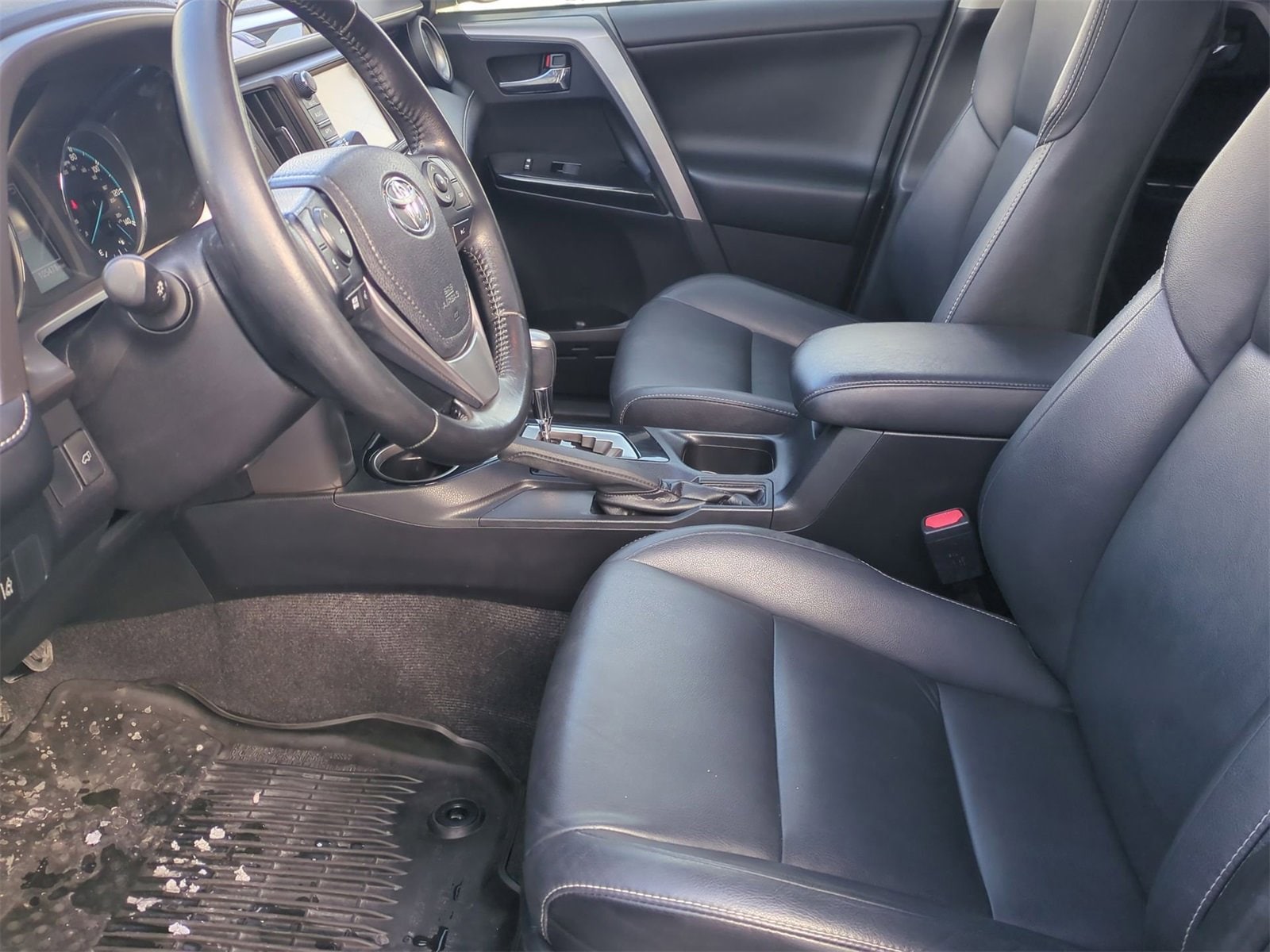 Thumbnail: 2017 Toyota RAV4 - 16