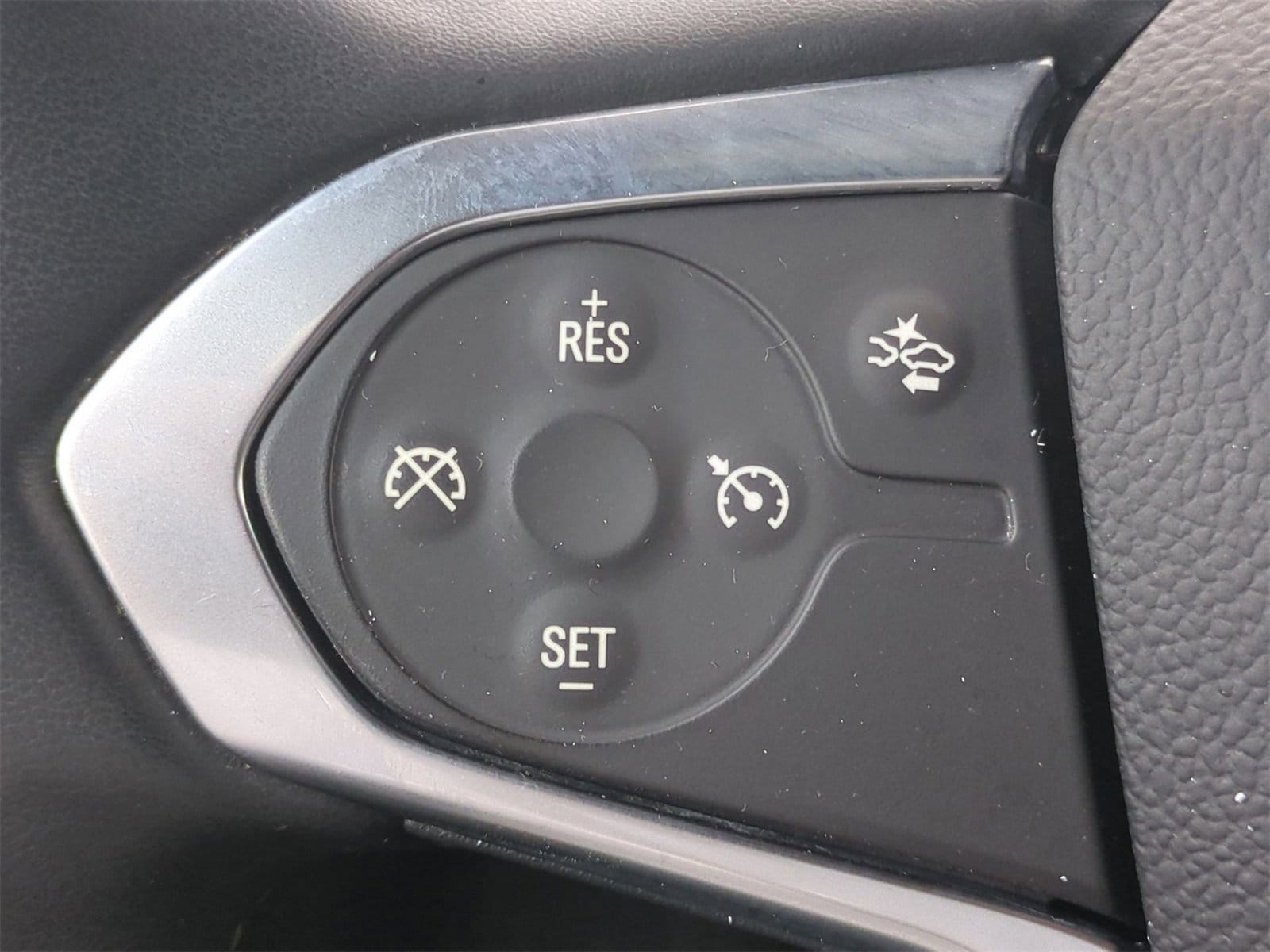 Thumbnail: 2023 Chevrolet Traverse - 23