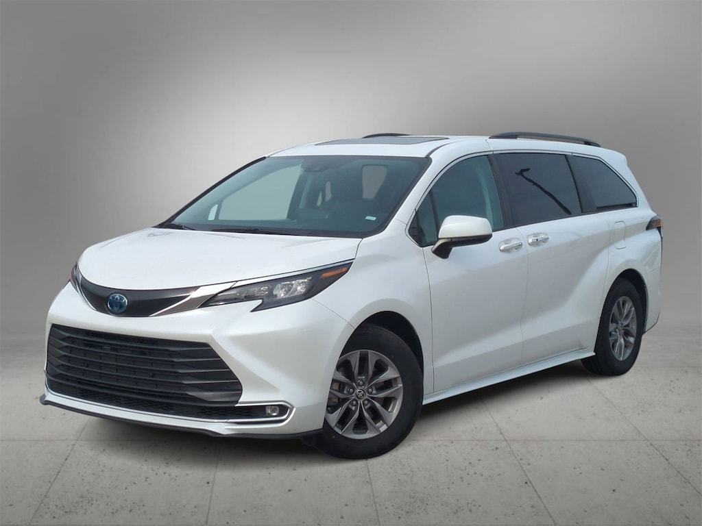 Used 2024 Toyota Sienna XLE Van Passenger Van