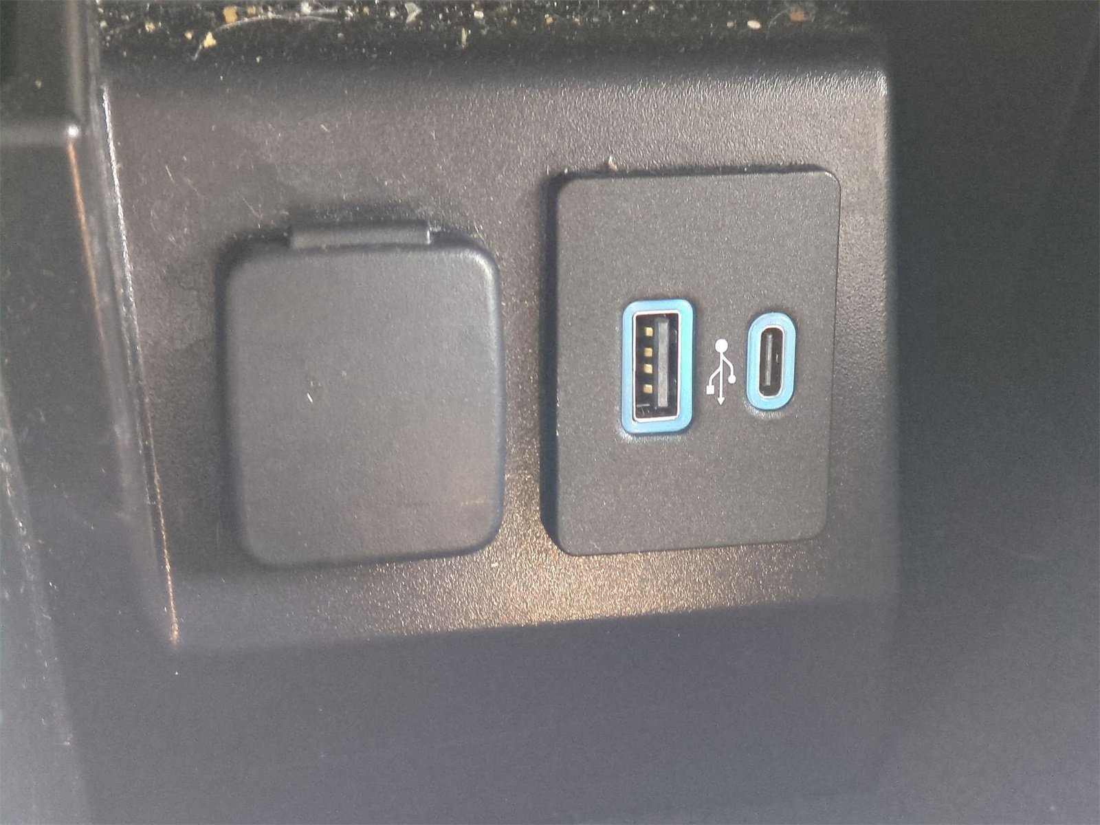 Thumbnail: 2021 Ford Explorer - 30