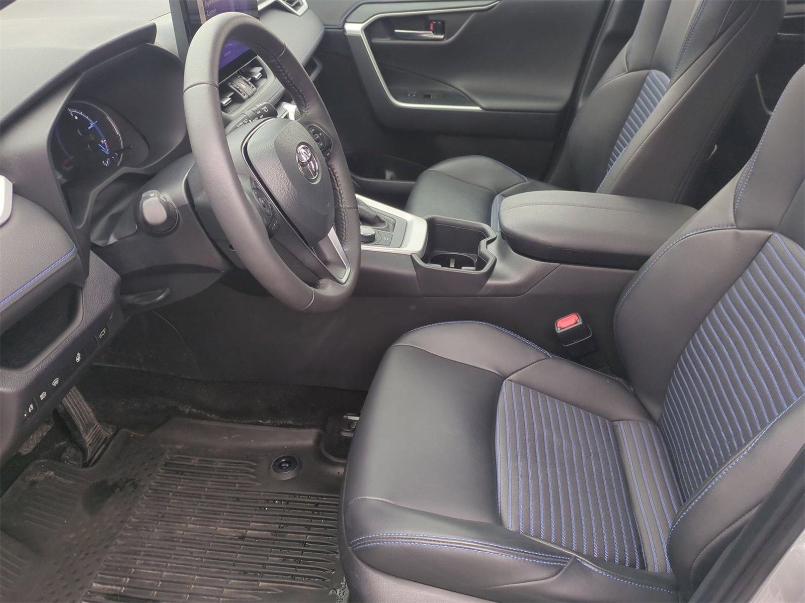 Thumbnail: 2024 Toyota RAV4 - 16