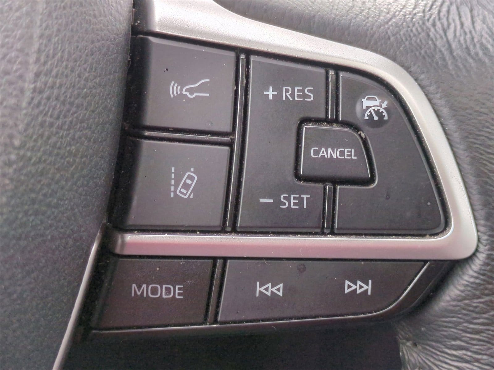 2023 Toyota Sienna XLE 26