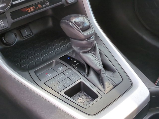 Thumbnail: 2020 Toyota RAV4 - 31