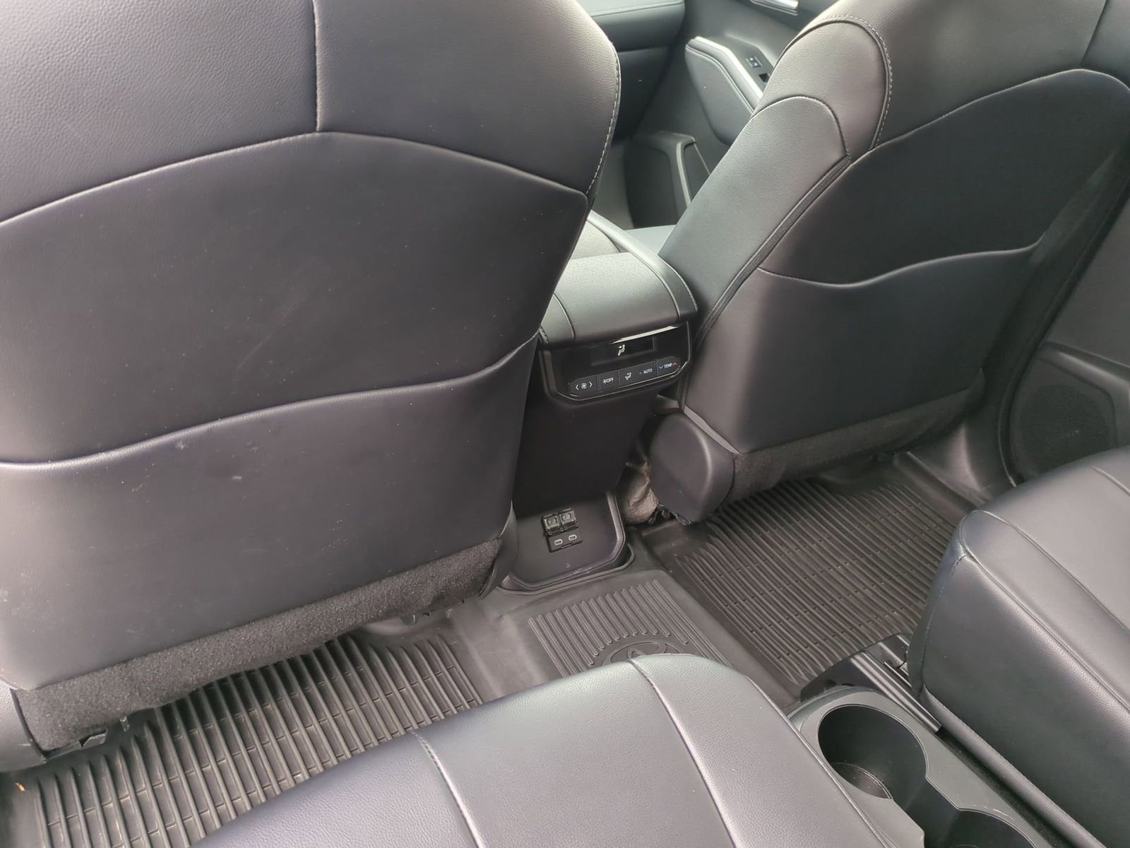 Thumbnail: 2023 Toyota Highlander - 18