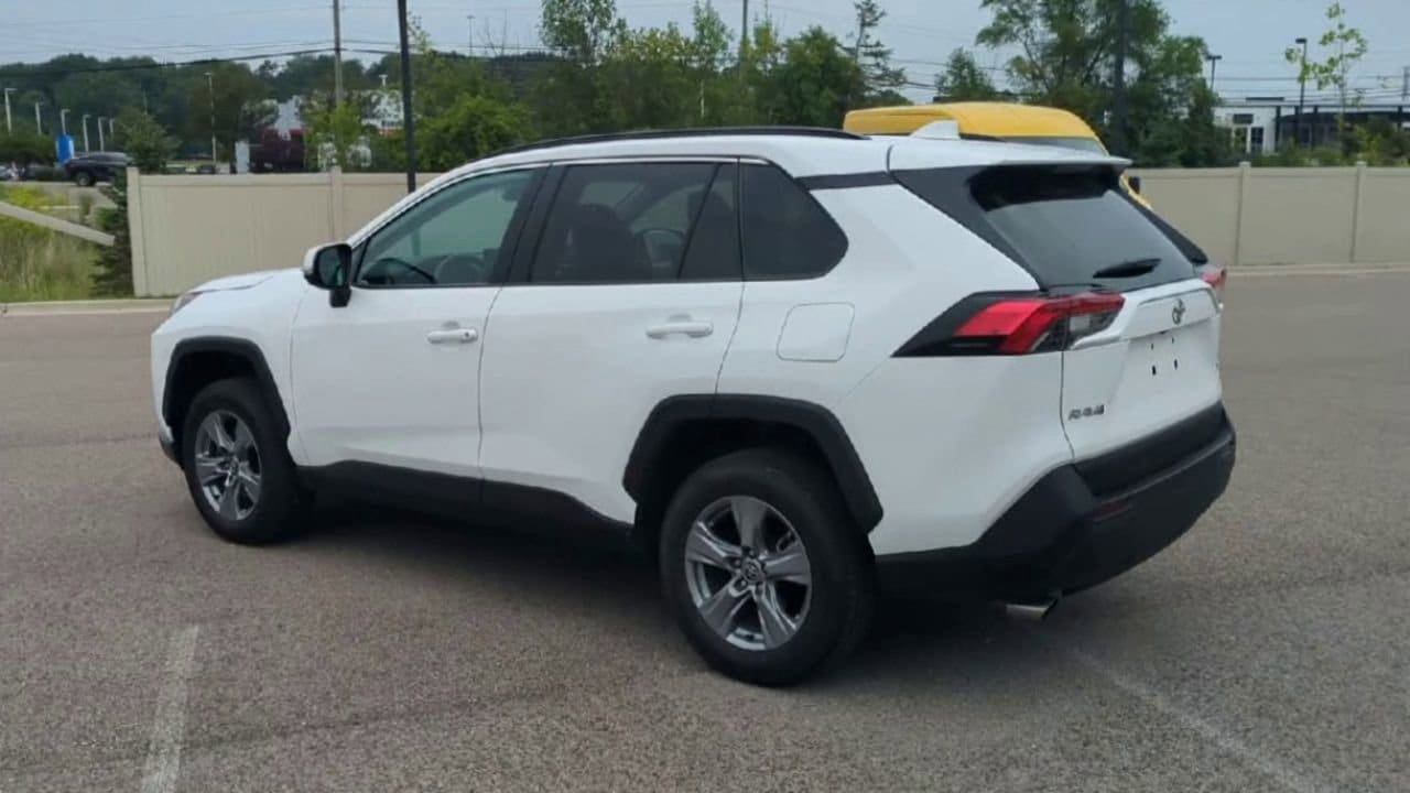 Thumbnail: 2022 Toyota RAV4 - 6