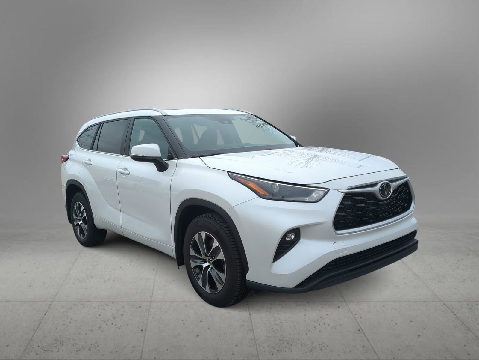 Thumbnail: 2023 Toyota Highlander - 2