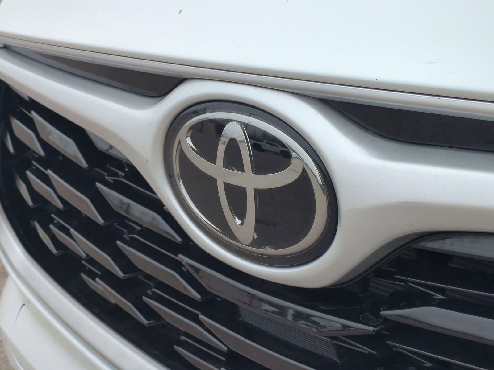 Thumbnail: 2023 Toyota Highlander - 12