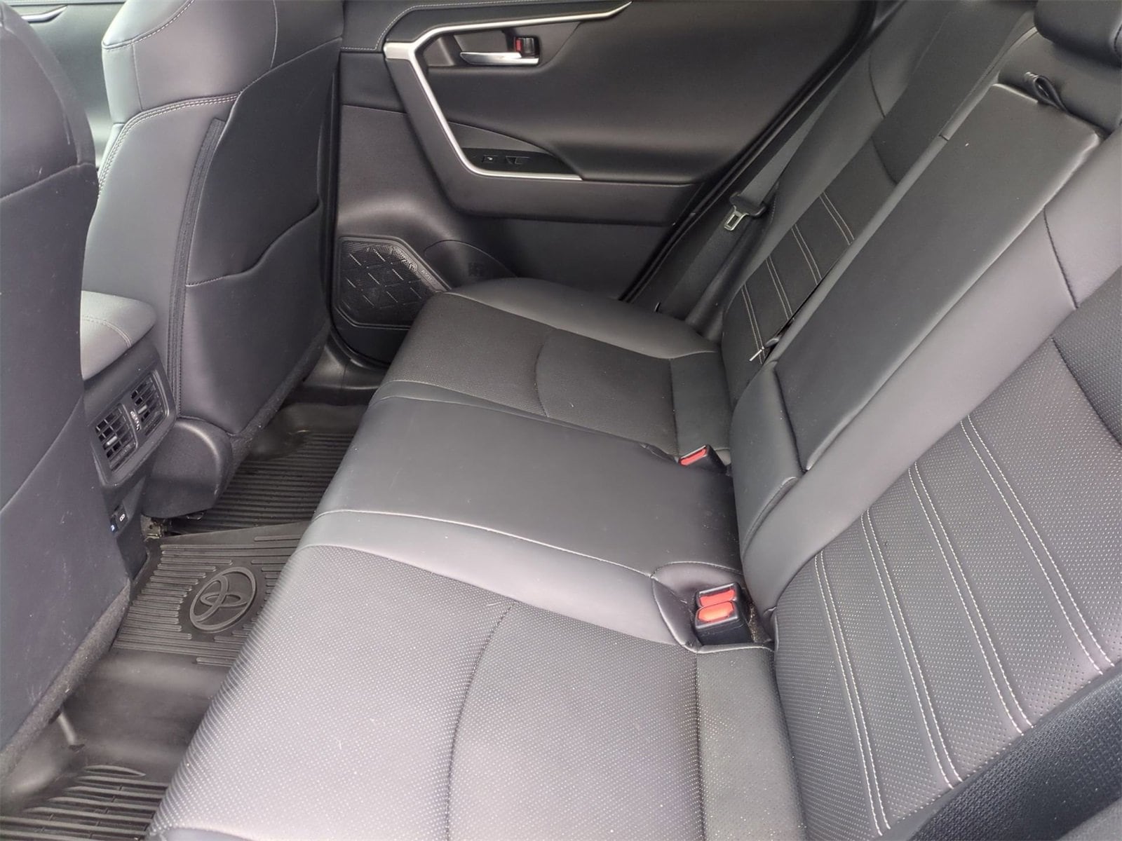 Thumbnail: 2022 Toyota RAV4 - 20