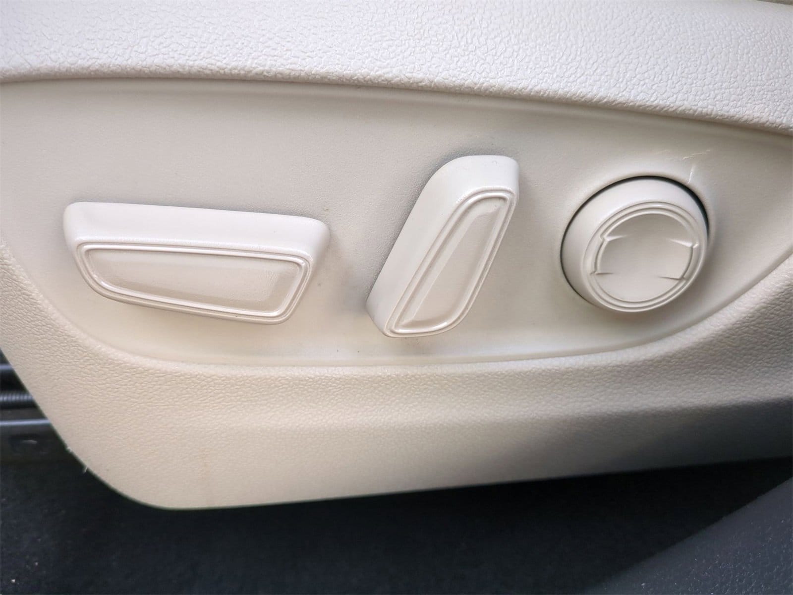 Thumbnail: 2022 Toyota Highlander - 17