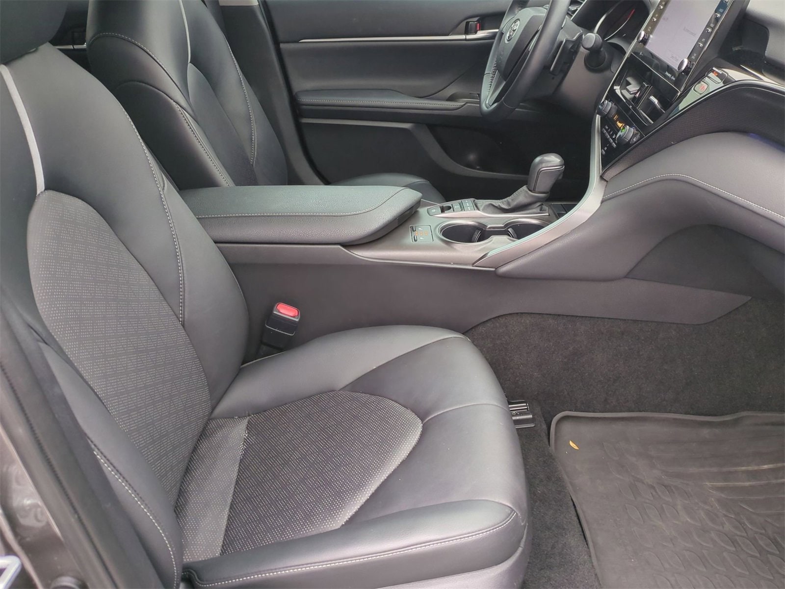 Thumbnail: 2022 Toyota Camry - 21