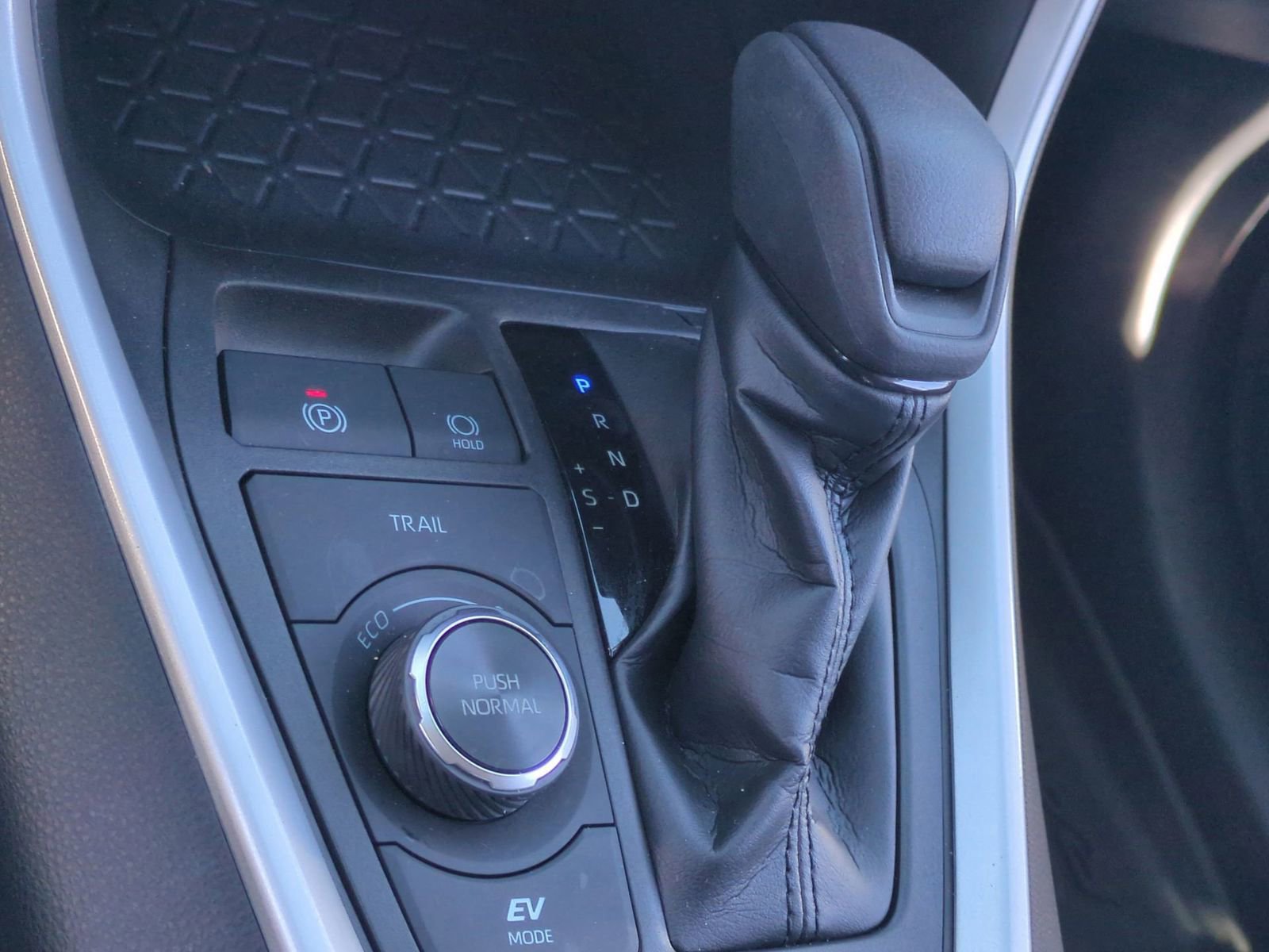 Thumbnail: 2023 Toyota RAV4 - 32