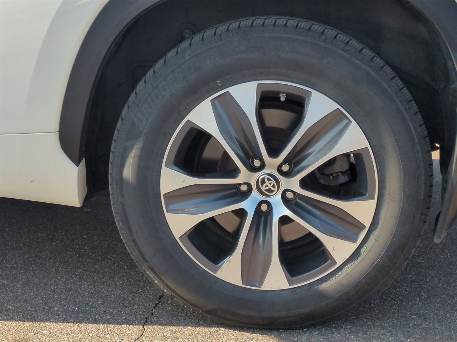 Thumbnail: 2021 Toyota Highlander - 14