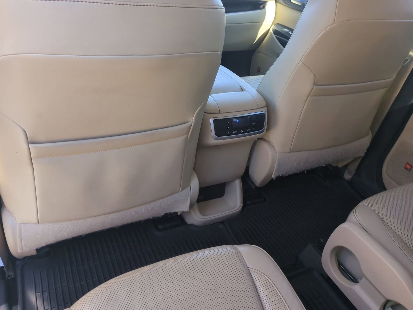 Thumbnail: 2016 Toyota Highlander - 18