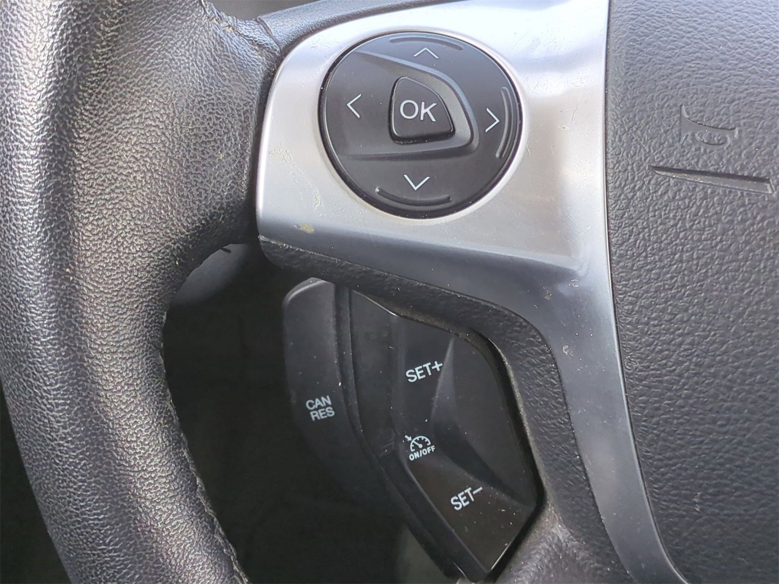 Thumbnail: 2014 Ford Escape - 23