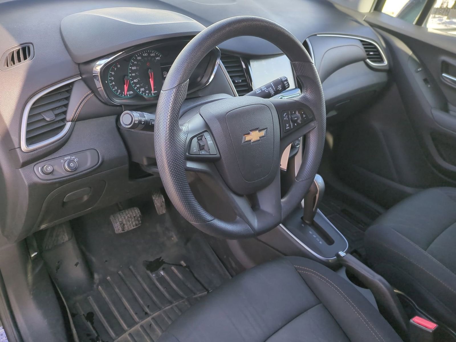 Thumbnail: 2017 Chevrolet Trax - 10