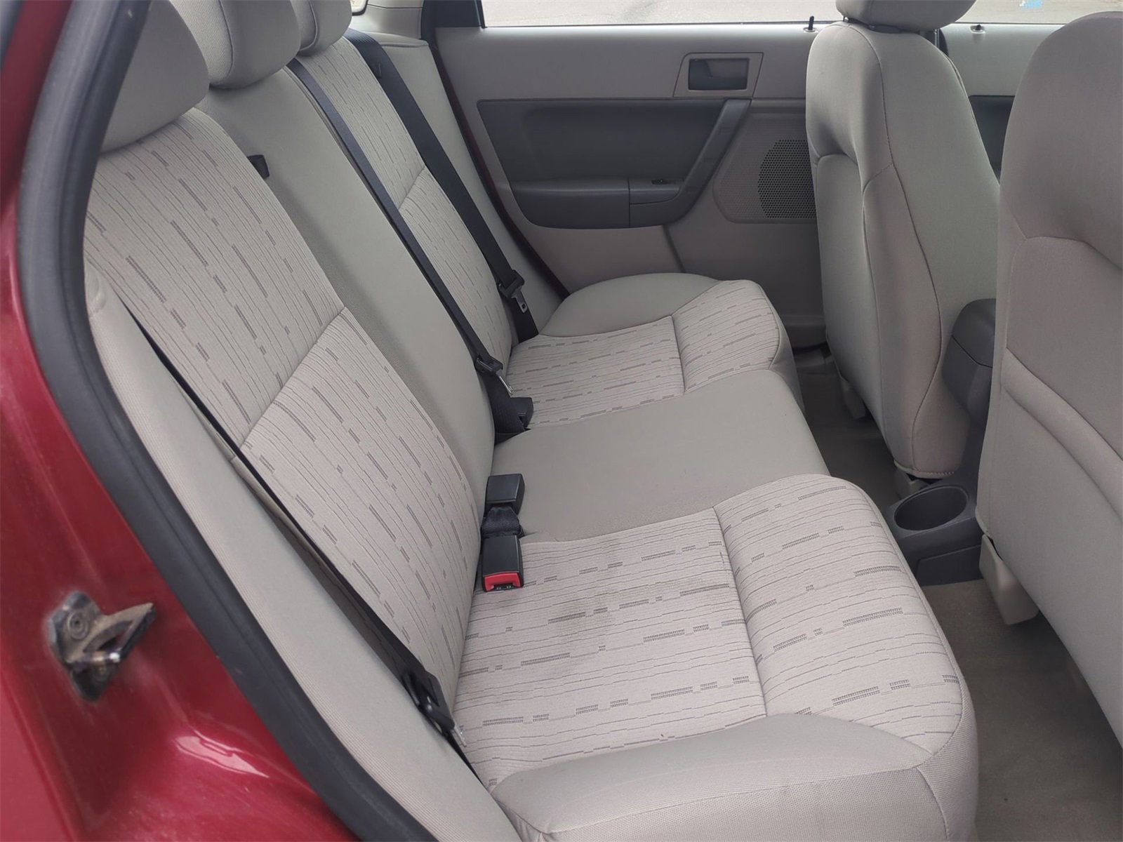 Thumbnail: 2010 Ford Focus - 20