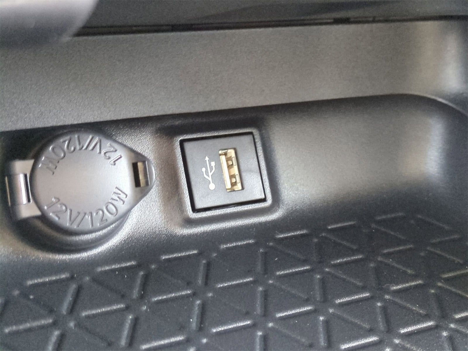 Thumbnail: 2025 Toyota RAV4 - 29