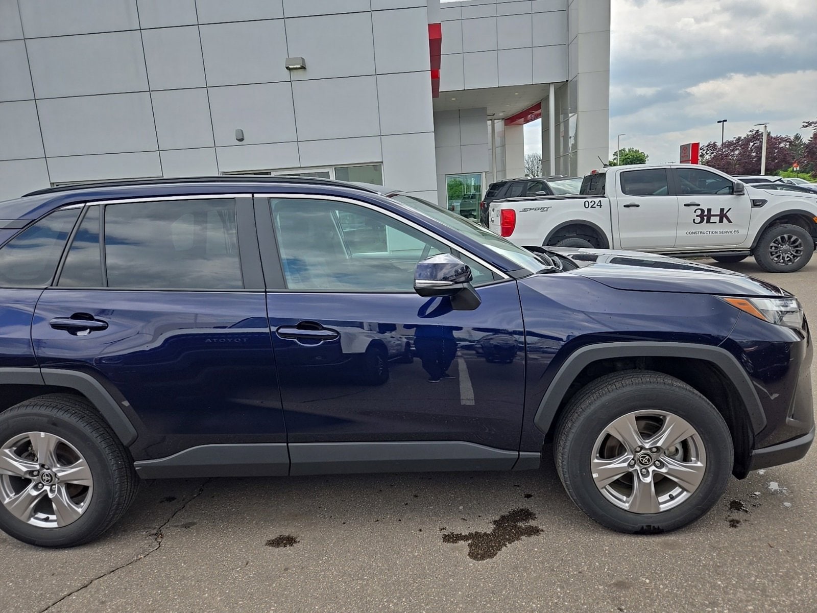 Thumbnail: 2022 Toyota RAV4 - 3