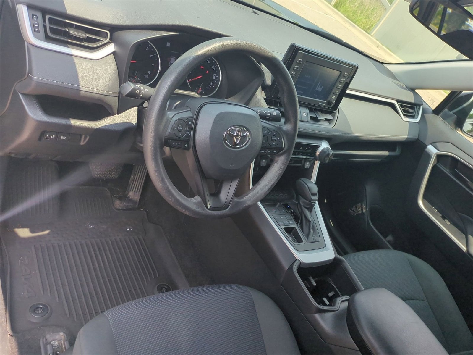 Thumbnail: 2022 Toyota RAV4 - 10