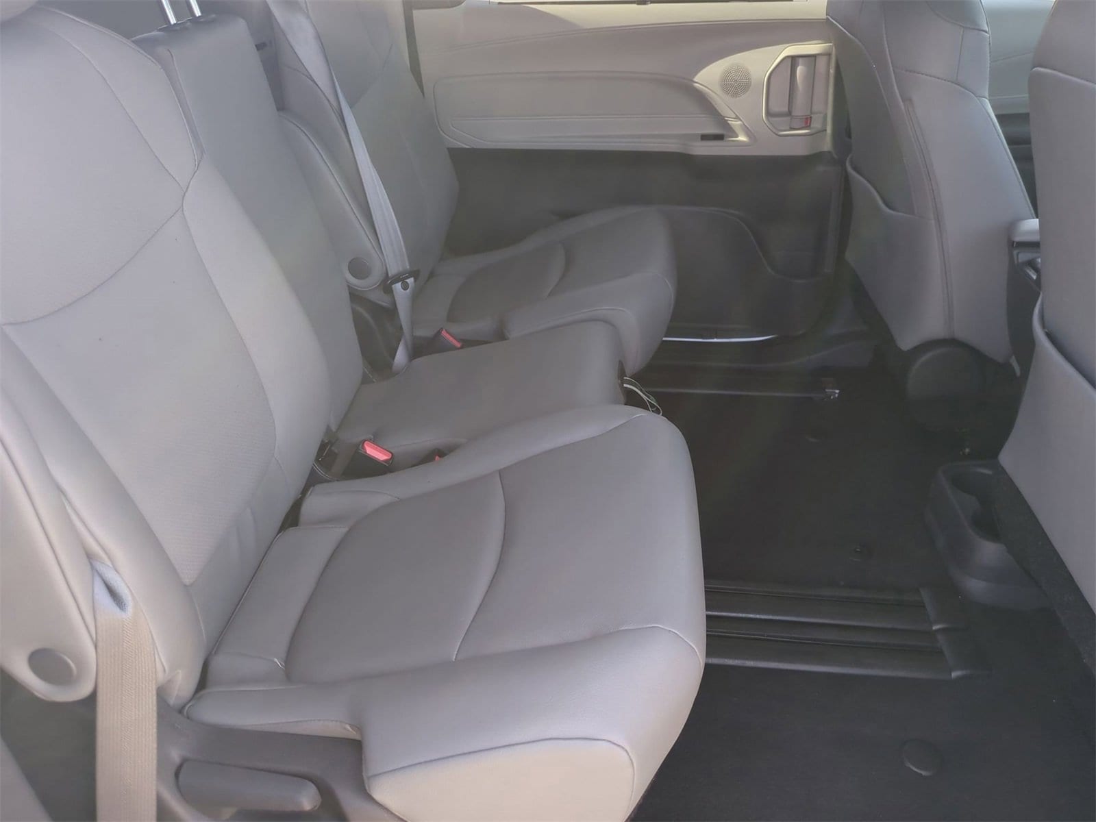 Thumbnail: 2024 Toyota Sienna - 21