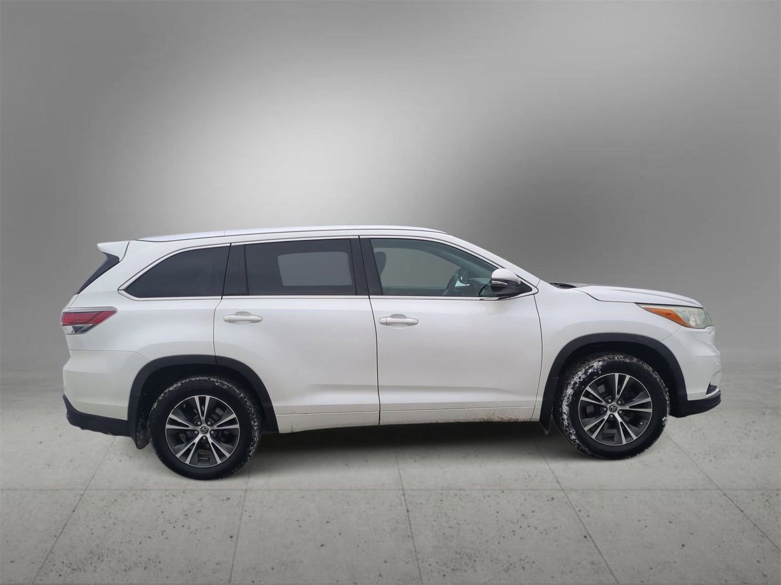 Thumbnail: 2016 Toyota Highlander - 9