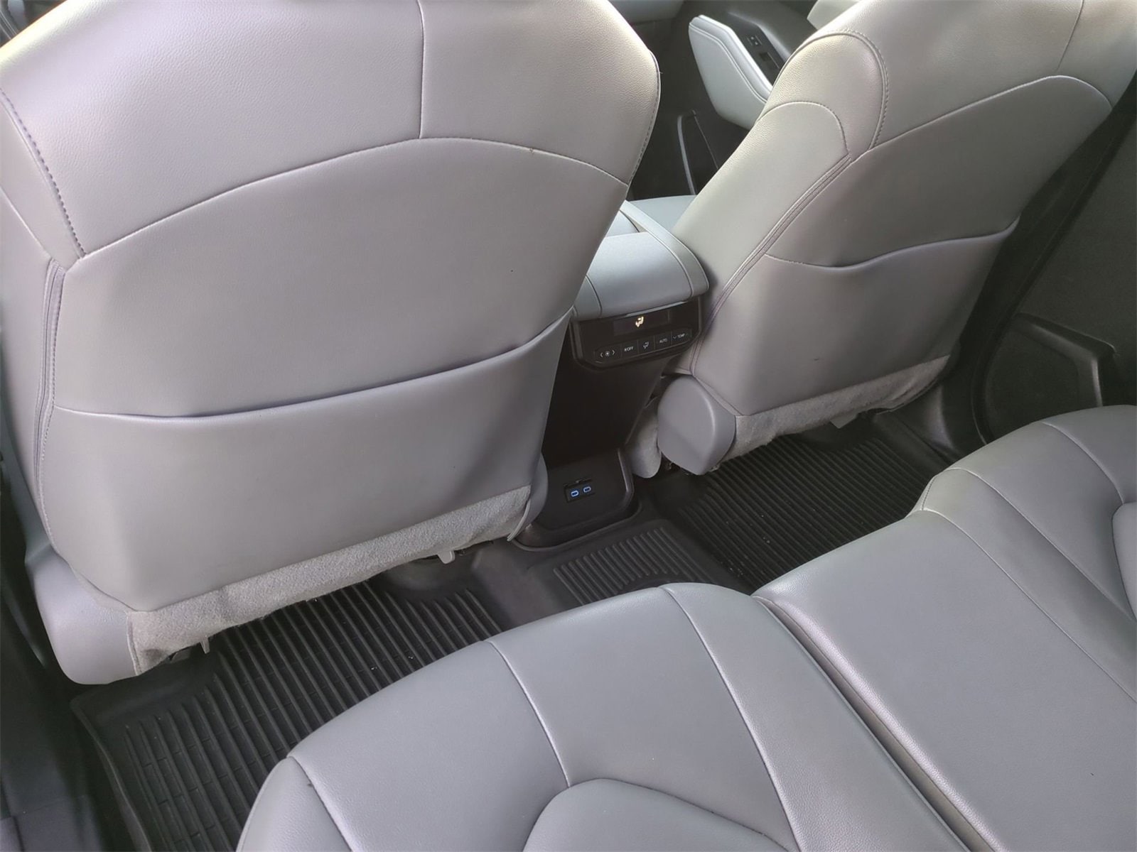 Thumbnail: 2022 Toyota Highlander - 18