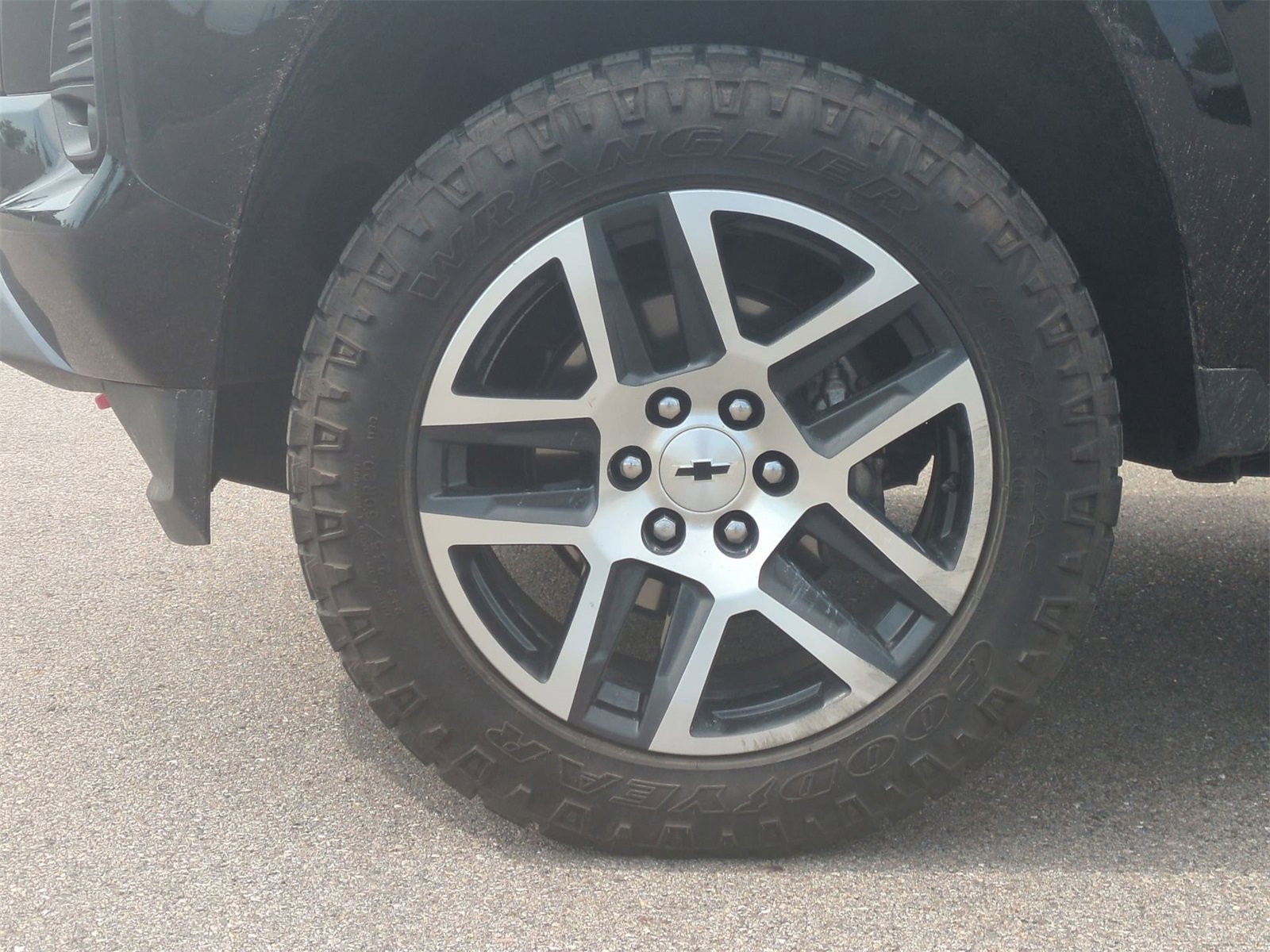 Thumbnail: 2023 Chevrolet Colorado - 14