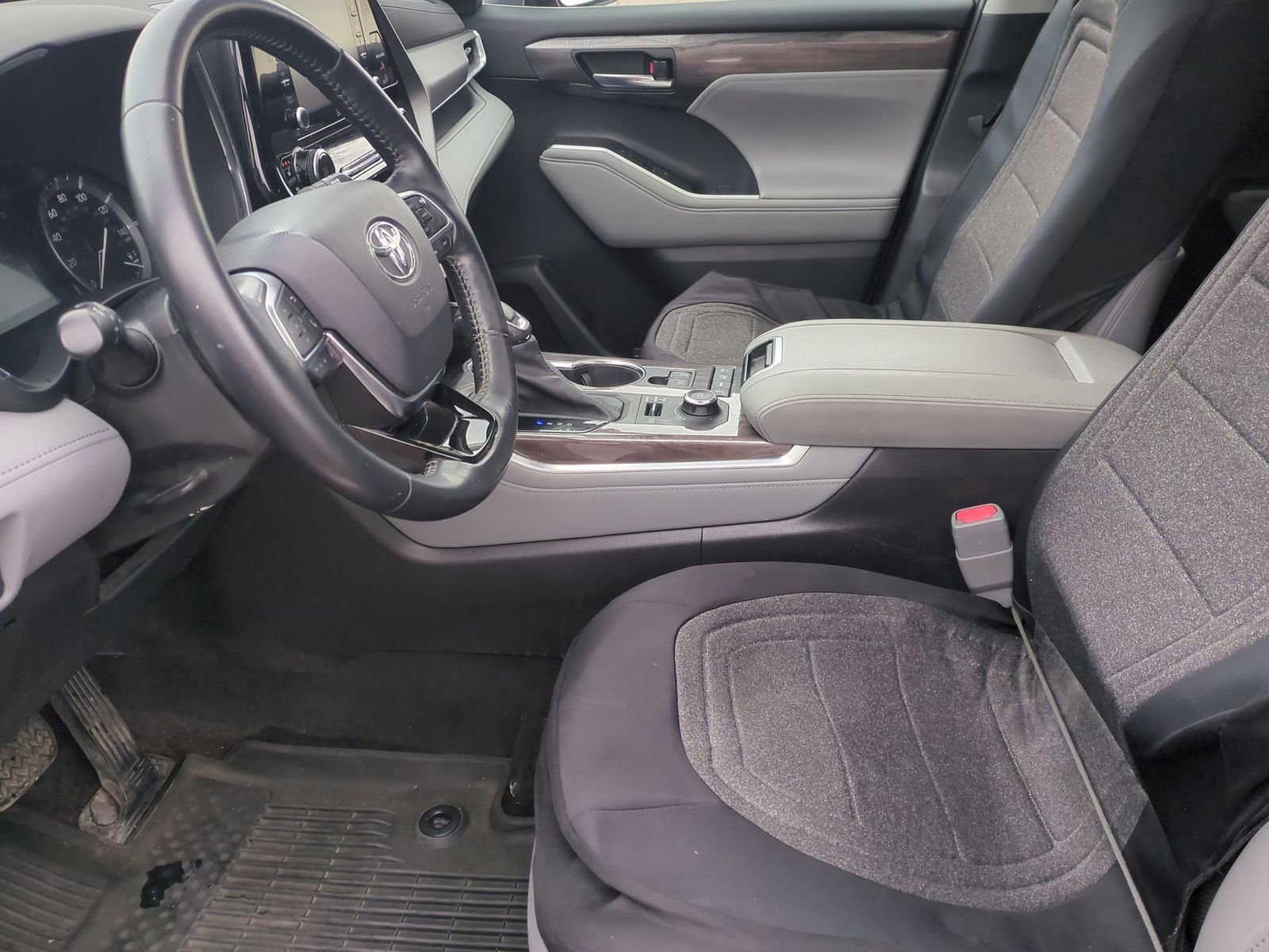 Thumbnail: 2021 Toyota Highlander - 16