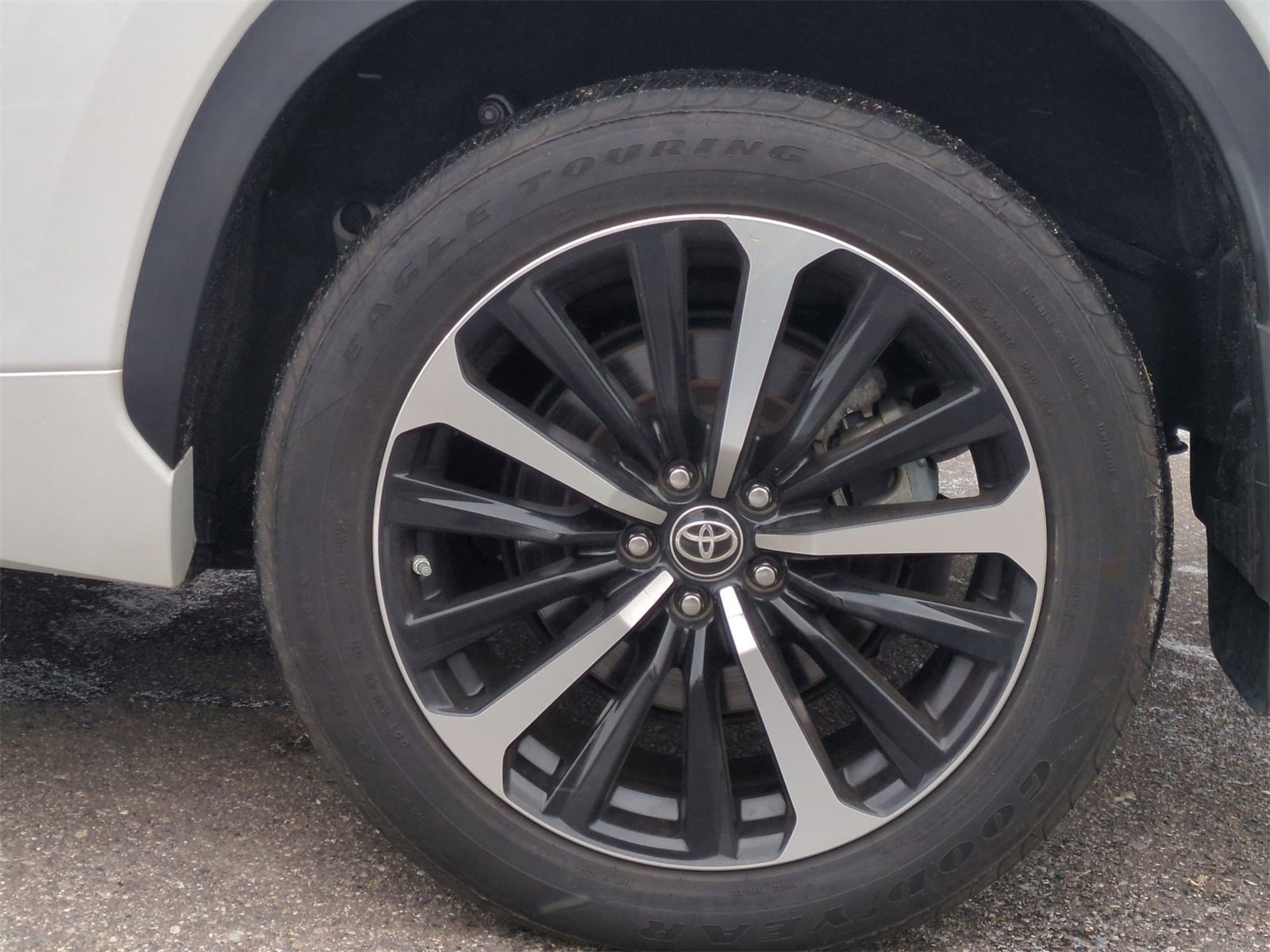 Thumbnail: 2022 Toyota Highlander - 14