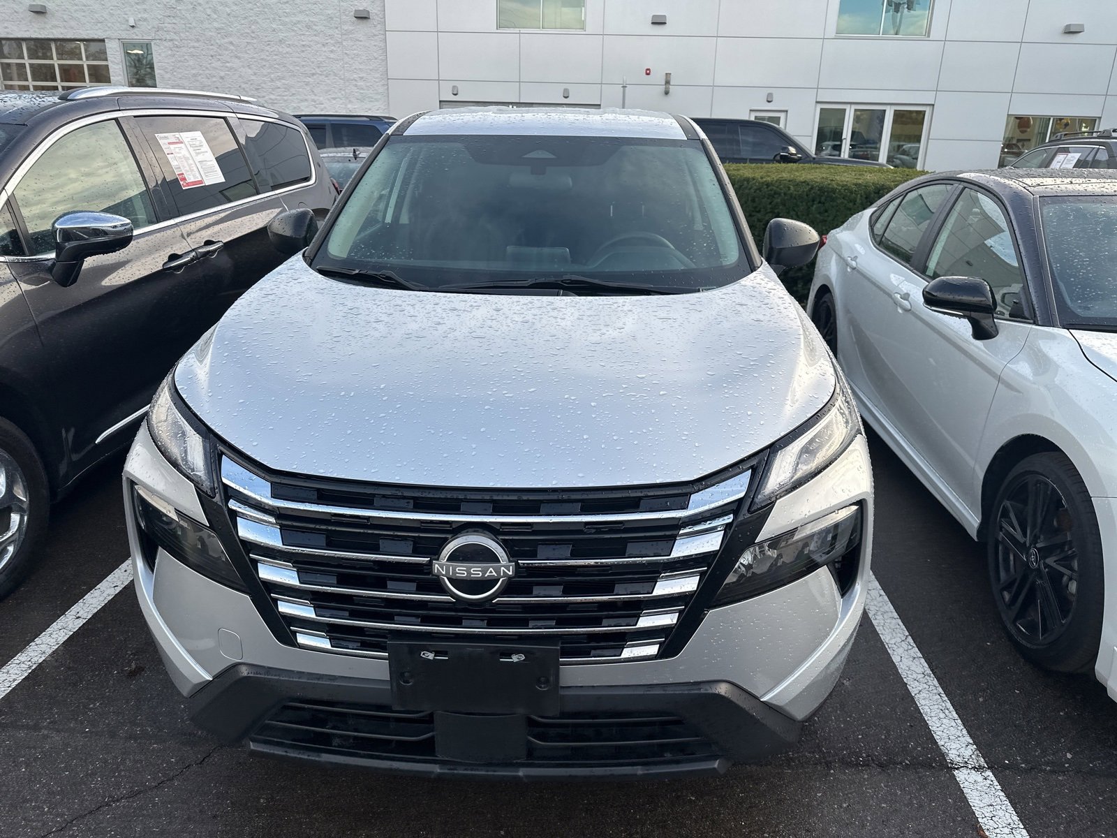 2024 Nissan Rogue S photo 2