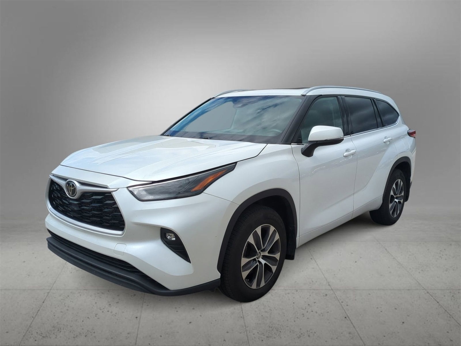 Thumbnail: 2022 Toyota Highlander - 4