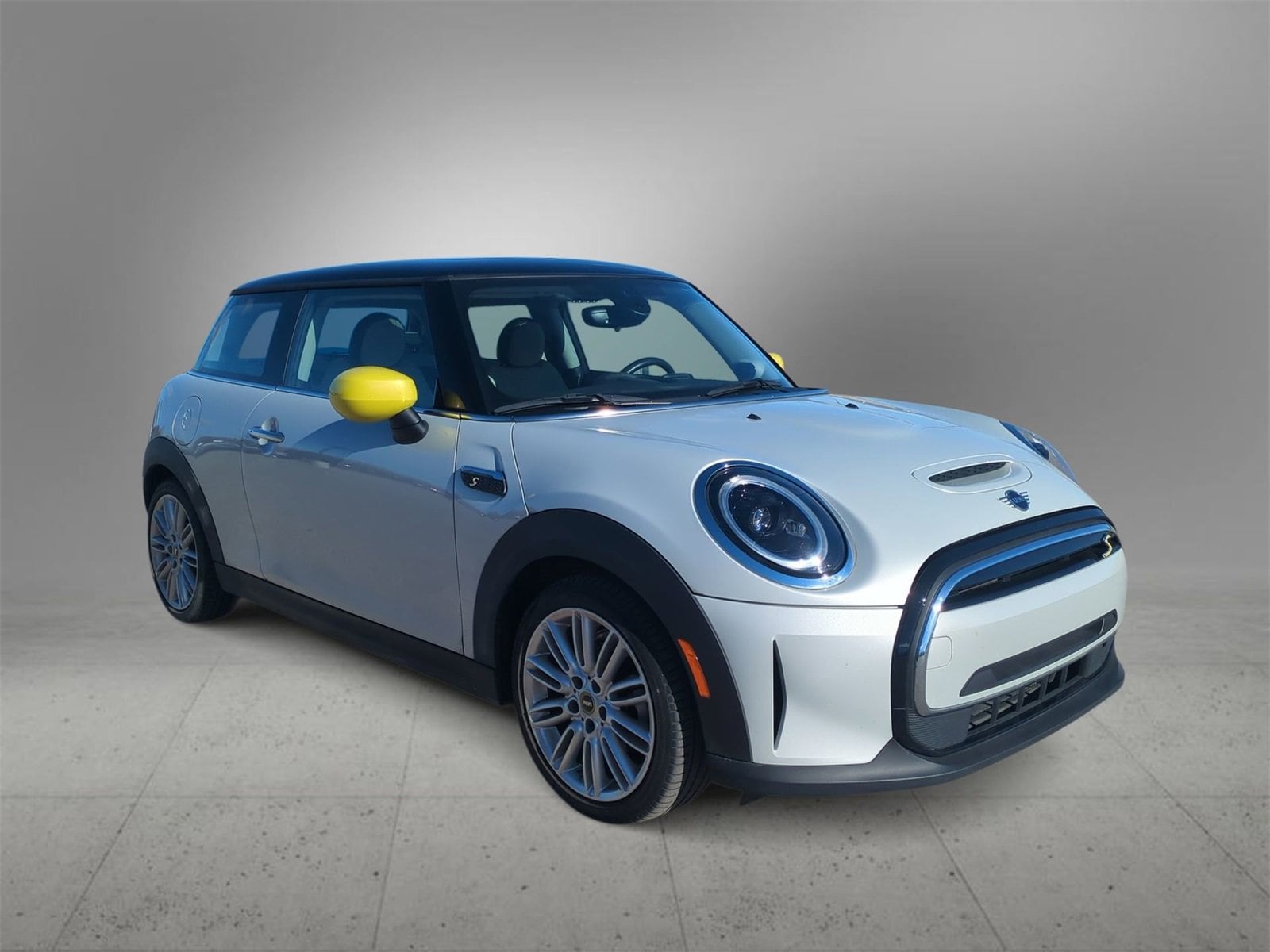 Used 2023 MINI Hardtop 2 Door SE with VIN WMW13DJ0XP2S84881 for sale in Farmington Hills, MI