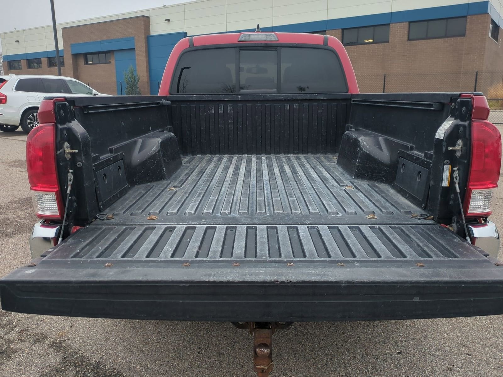 Thumbnail: 2016 Toyota Tacoma - 32