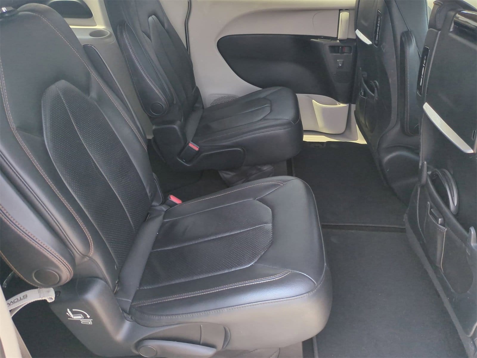 Thumbnail: 2017 Chrysler Pacifica - 20