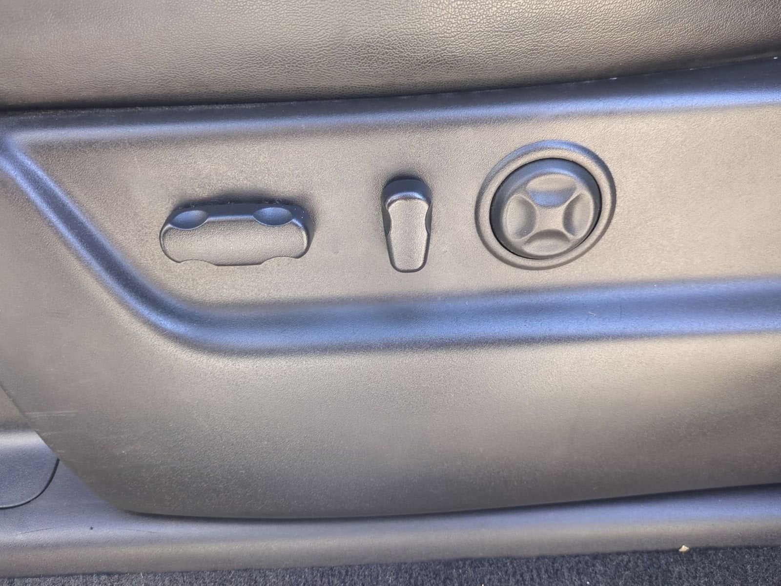 Thumbnail: 2012 Cadillac Escalade - 17