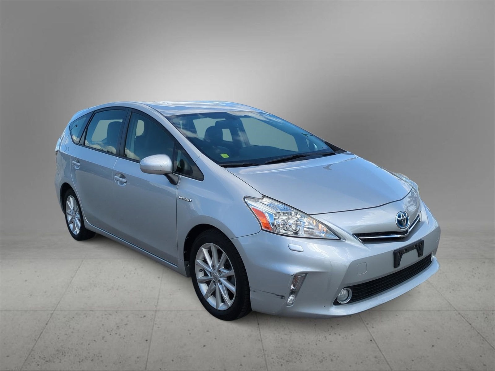 Thumbnail: 2014 Toyota Prius v - 2