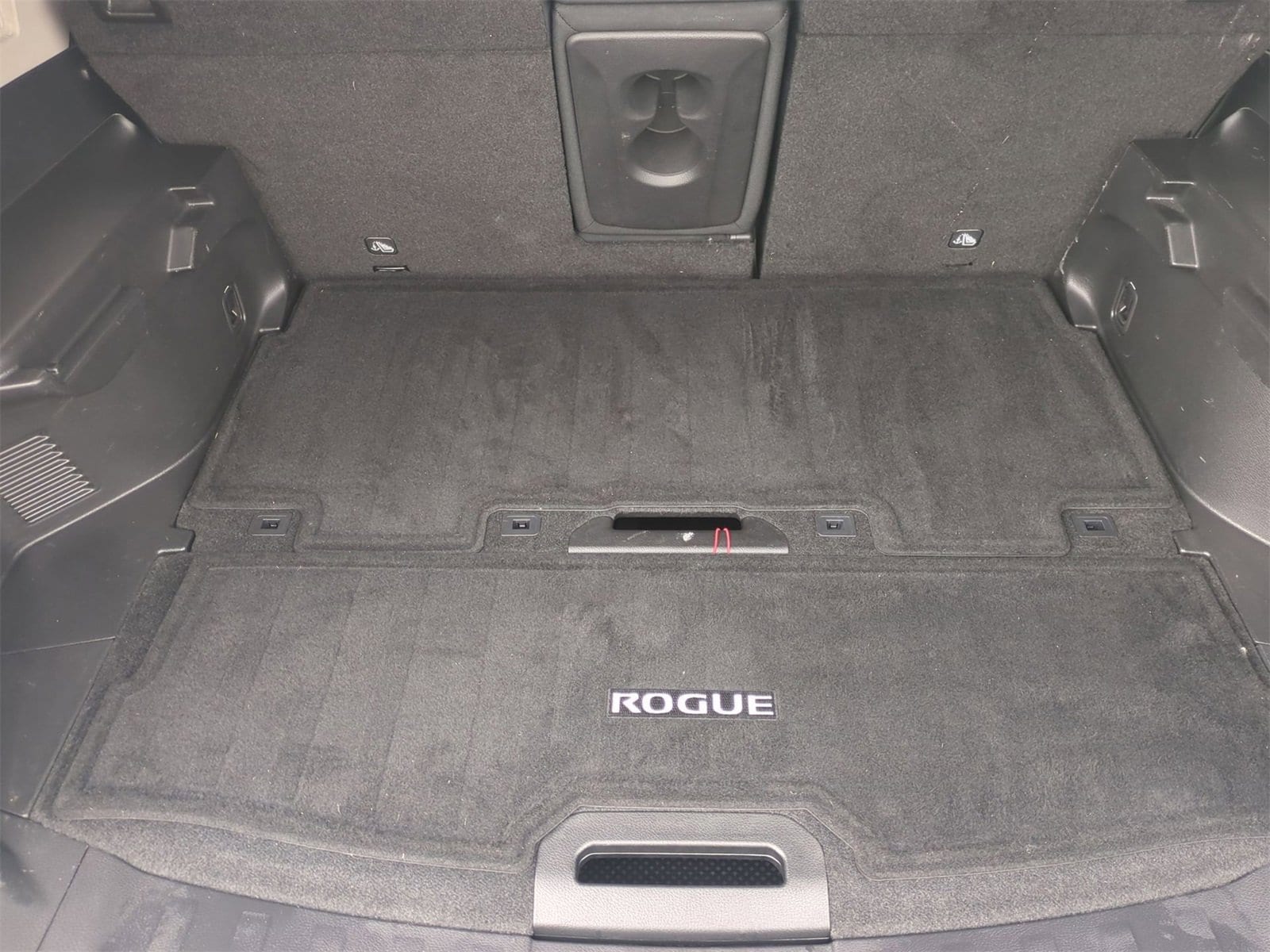 Thumbnail: 2017 Nissan Rogue - 32