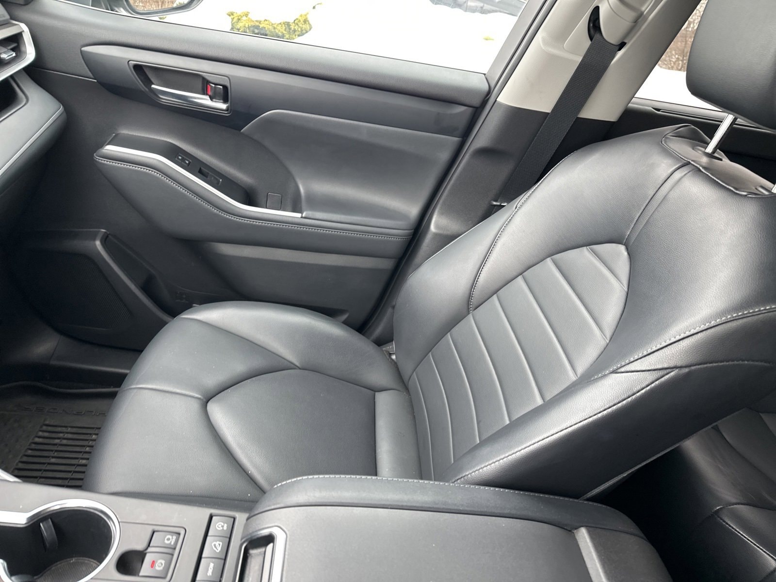 Thumbnail: 2022 Toyota Highlander - 9