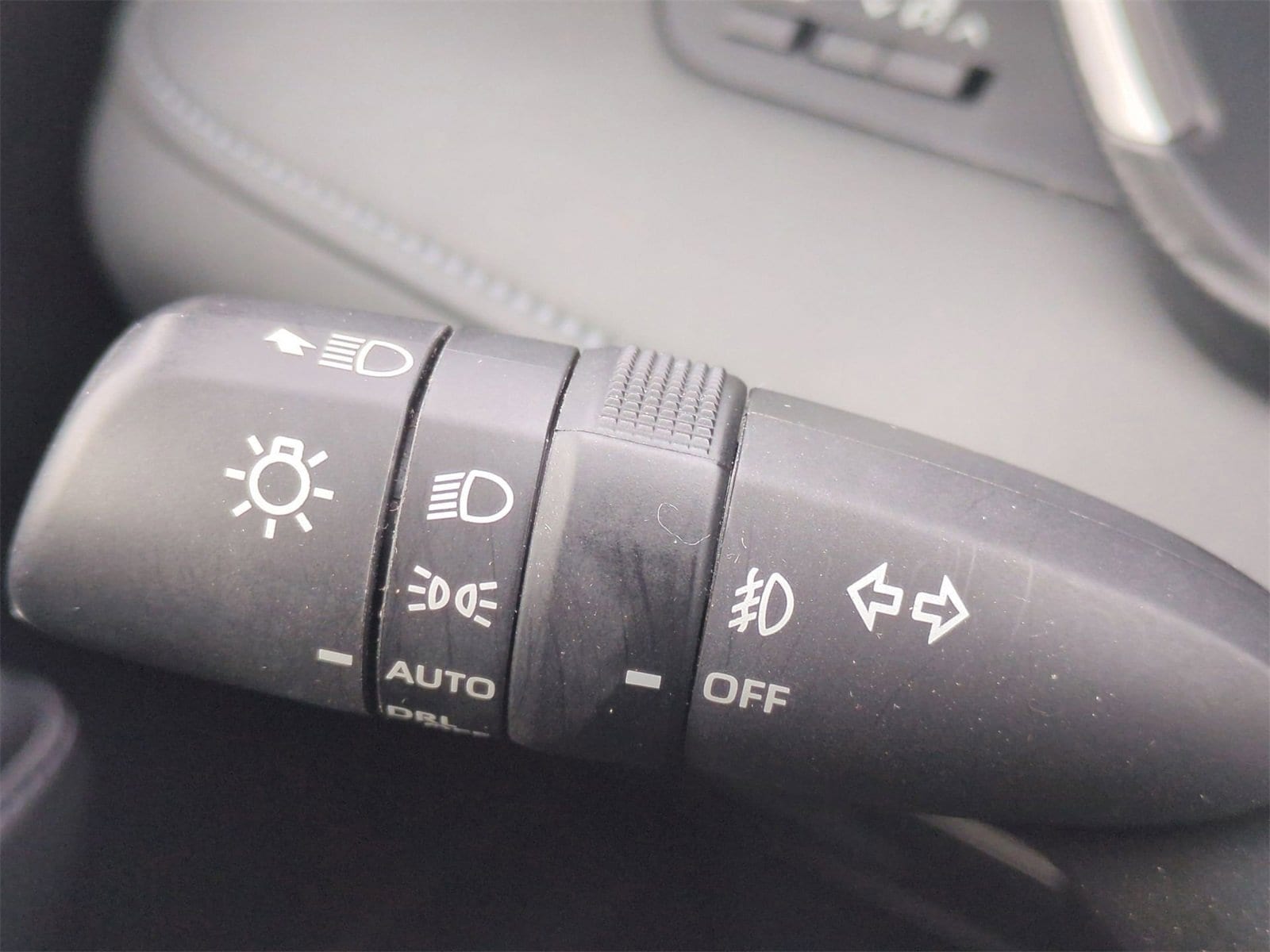 Thumbnail: 2023 Toyota Highlander - 28