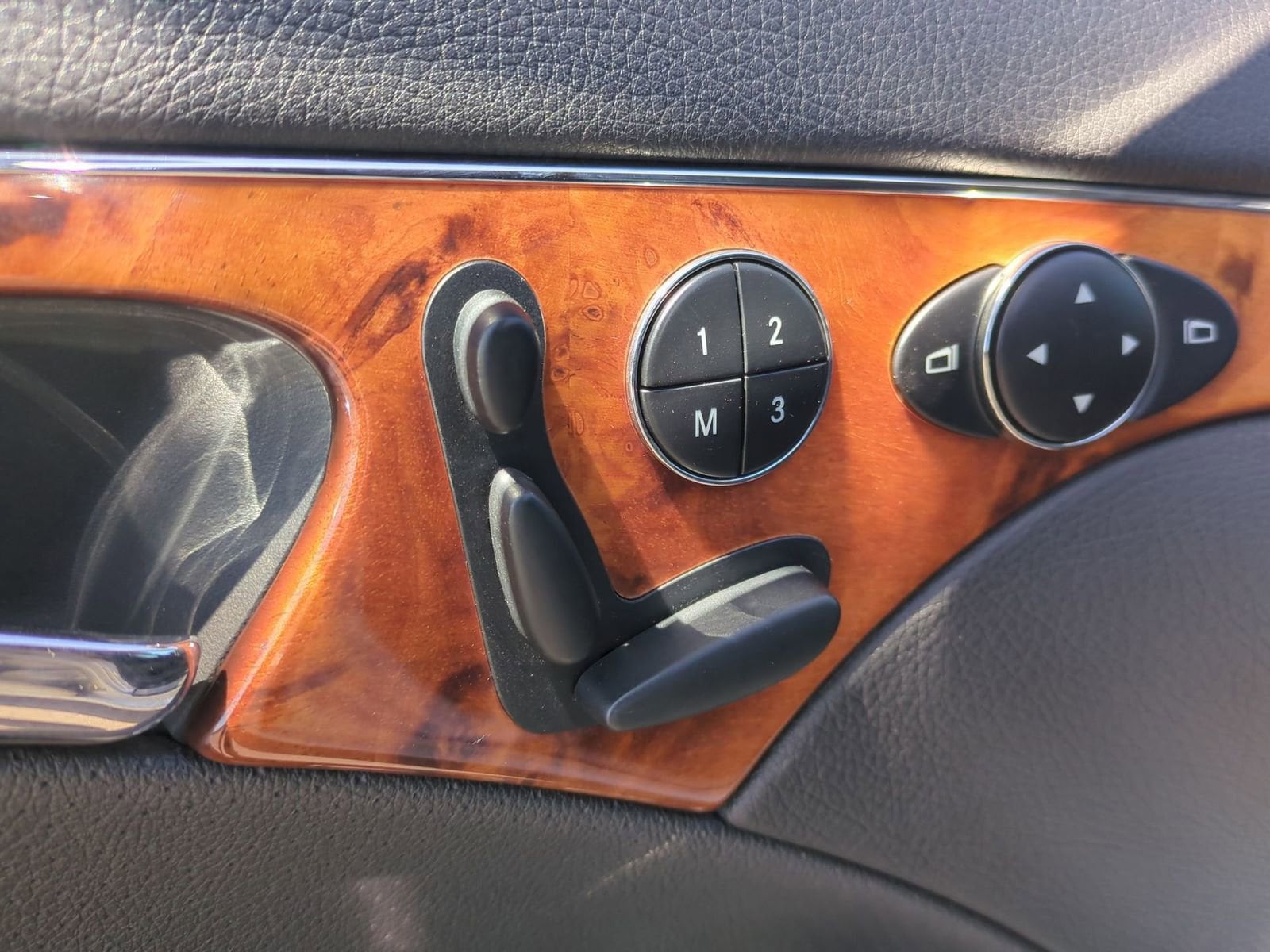 Thumbnail: 2006 Mercedes-Benz E-Class - 16