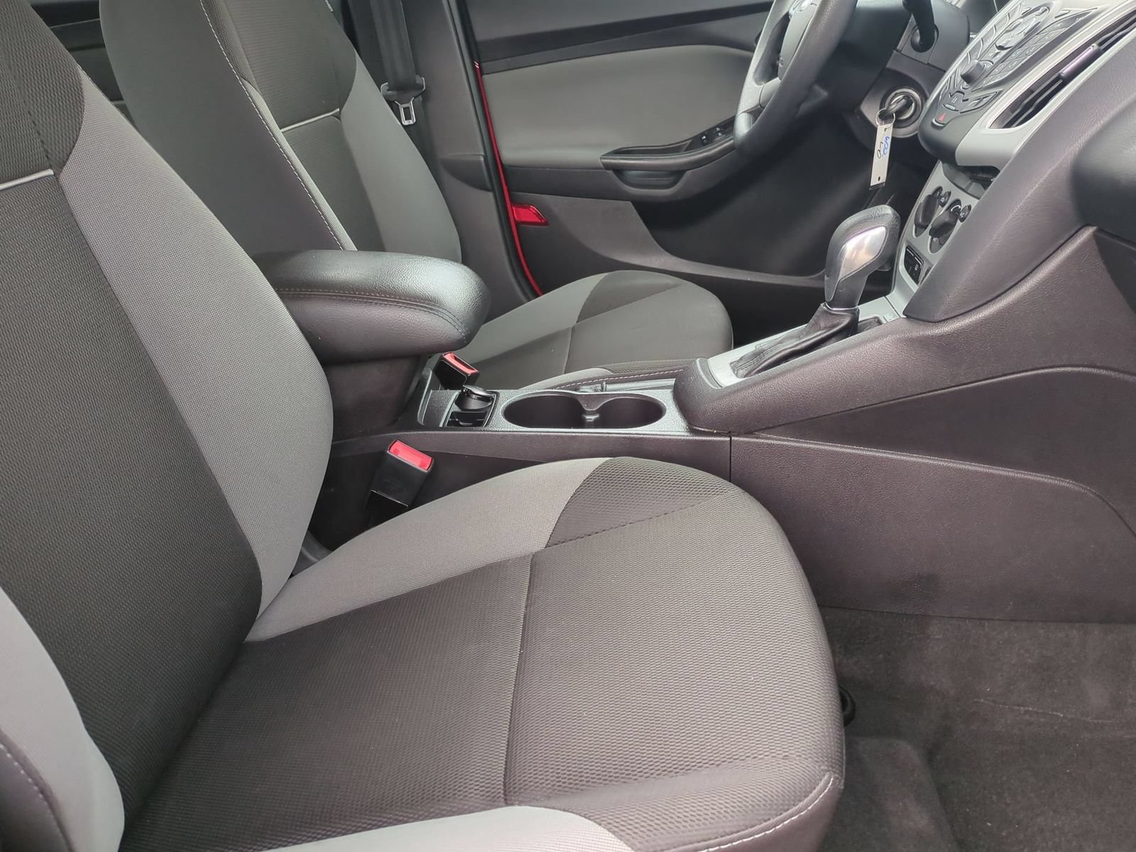 Thumbnail: 2014 Ford Focus - 21