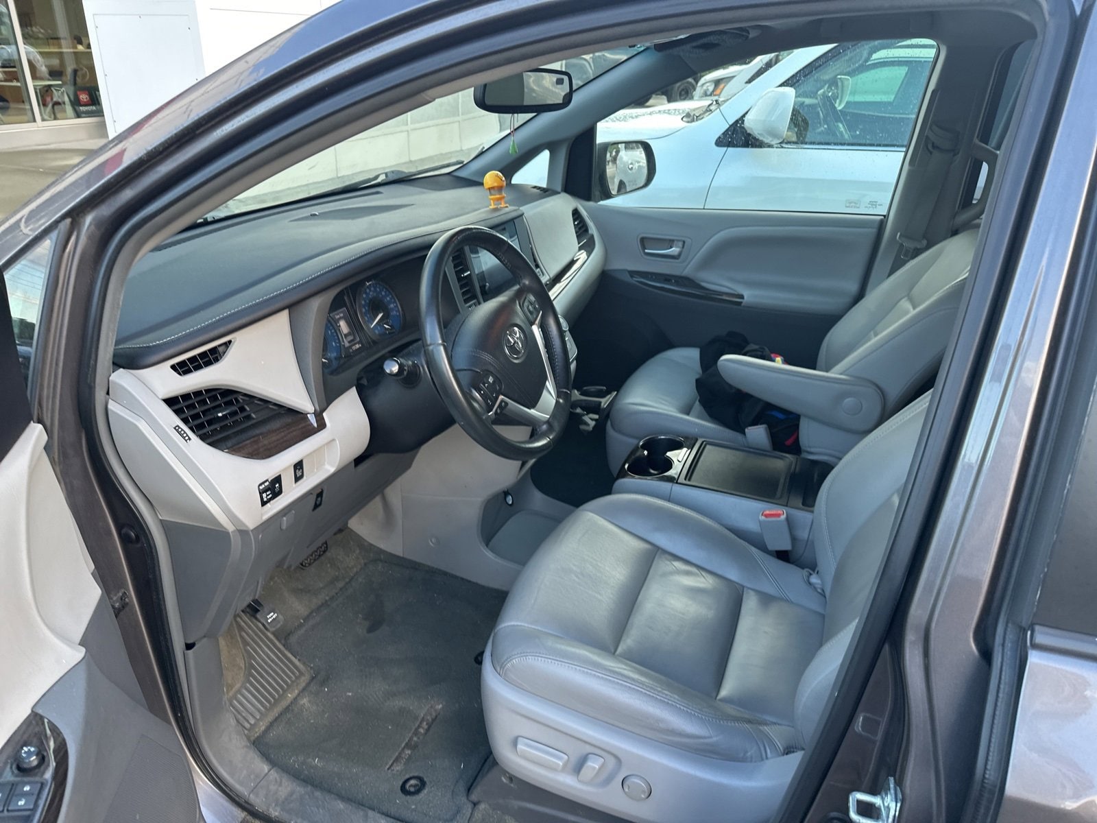 Thumbnail: 2015 Toyota Sienna - 8